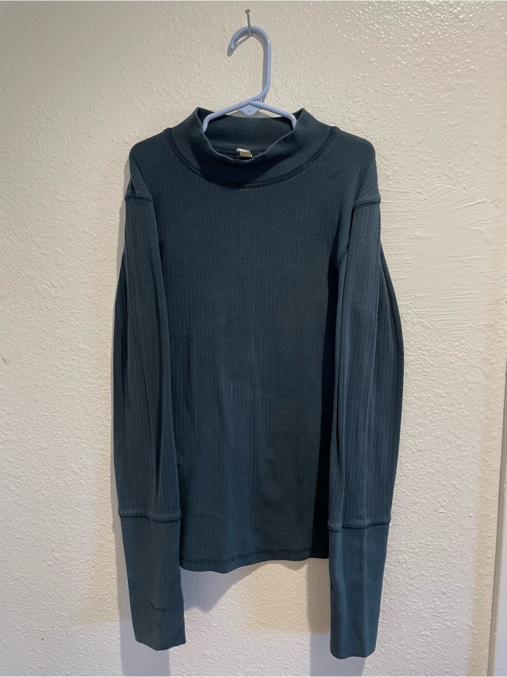 ✨ Free People Dark Forest Green Mock Neck Ribbed Top • S 💚 - Picture 1 of 5